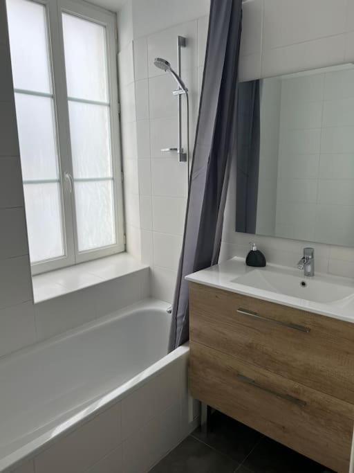 Belle Demeure Medocaine Charme Et Convivialite Apartment Saint-Julien-Beychevelle Bagian luar foto